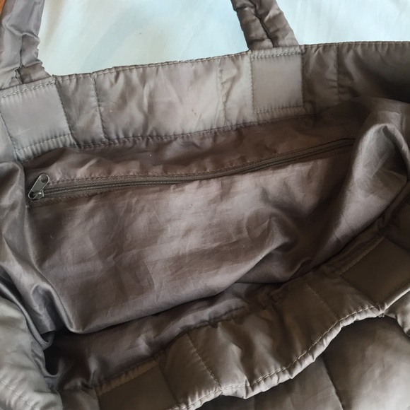 SOLD!Army green puffy bag with shoulder strap - Picture 5 of 8